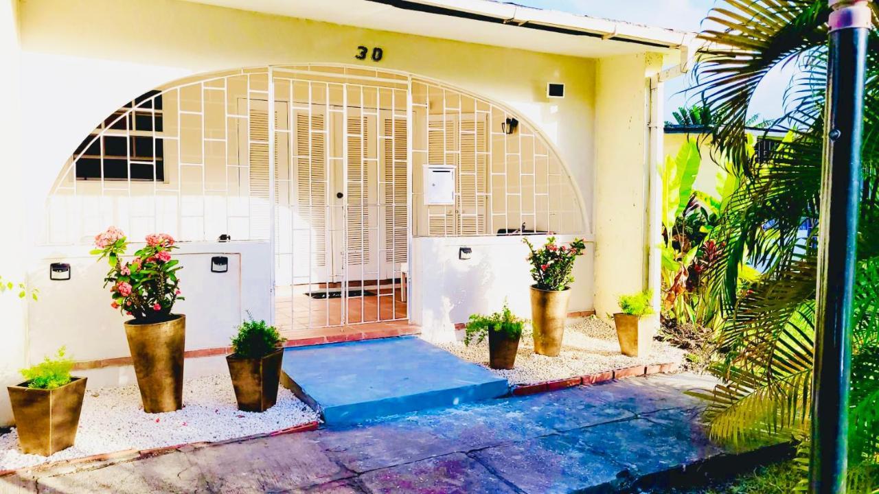 Sugalove Villa 30 Flamboyant Ave Saint James Kültér fotó